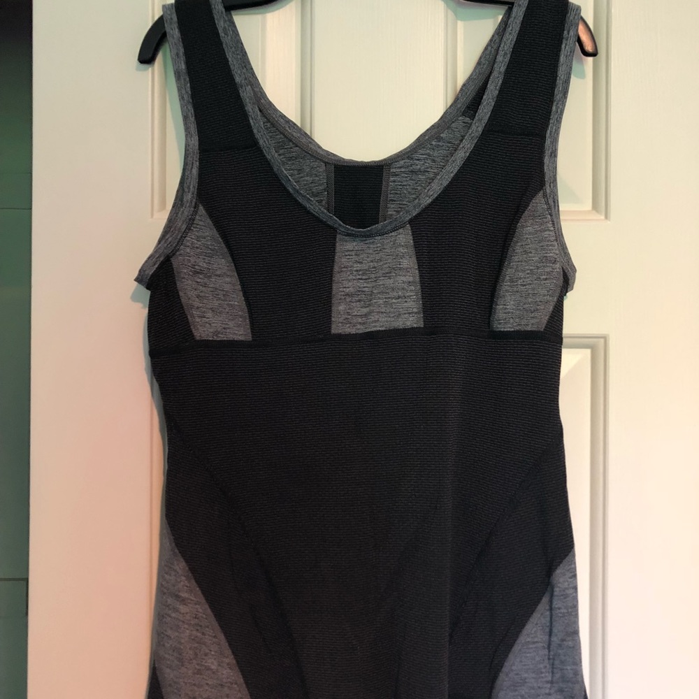 Black and grey lululemon tank